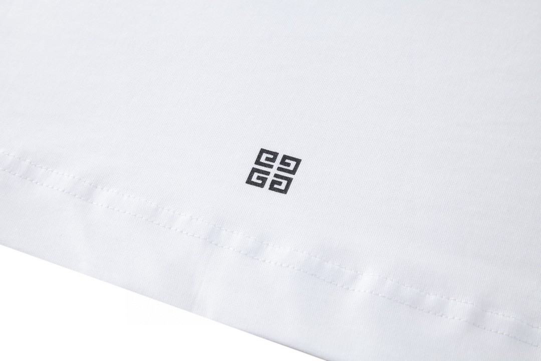 Givenchy 纪梵希 SS21 反向字母Logo印花  T恤 短袖 套头 夏款 白色 BM71653Y6B-100