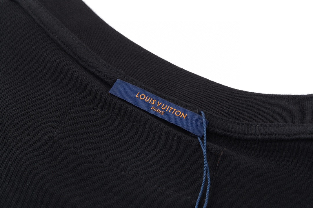 LOUIS VUITTON 路易威登 假口袋字母印花 短袖 圆领 T 恤 上衣 夏款 男女同款 黑色