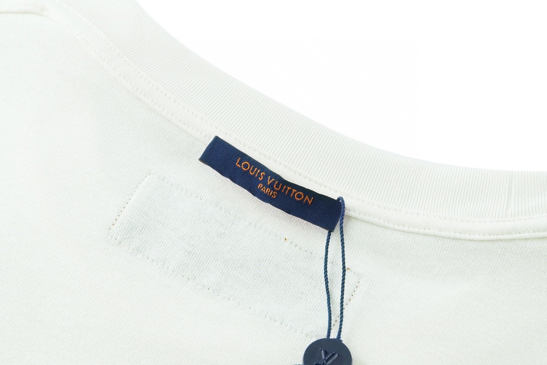 LOUIS VUITTON 路易威登 彩虹字母印花 短袖 圆领 T 恤 上衣 夏款 男女同款 白色 1AB4UR