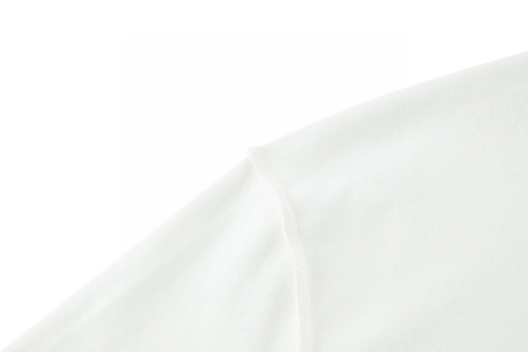 LOUIS VUITTON 路易威登 彩虹字母印花 短袖 圆领 T 恤 上衣 夏款 男女同款 白色 1AB4UR