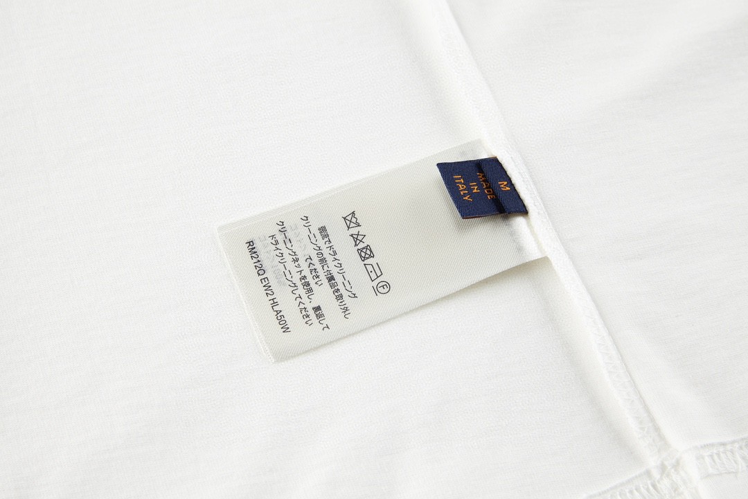 LOUIS VUITTON 路易威登 立体字母logo印花 短袖 圆领 T 恤 上衣 夏款 男女同款 白色 1AAGME