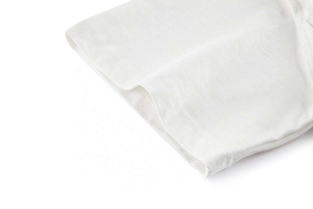 LOUIS VUITTON 路易威登 立体字母logo印花 短袖 圆领 T 恤 上衣 夏款 男女同款 白色 1AAGME