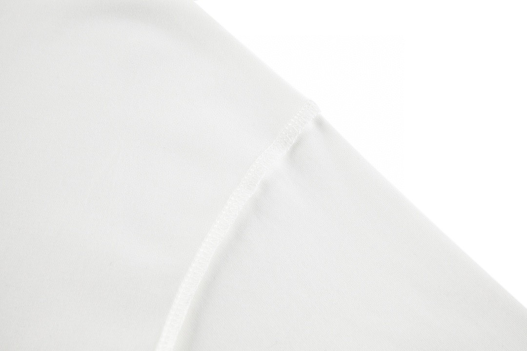 LOUIS VUITTON 路易威登 立体字母logo印花 短袖 圆领 T 恤 上衣 夏款 男女同款 白色 1AAGME