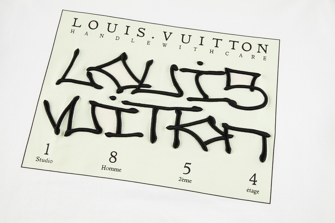 LOUIS VUITTON 路易威登 立体字母logo印花 短袖 圆领 T 恤 上衣 夏款 男女同款 白色 1AAGME