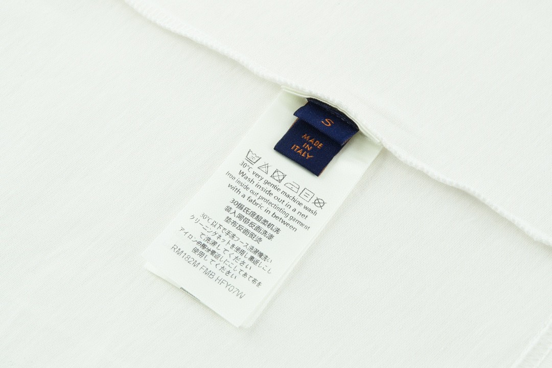 LOUIS VUITTON 路易威登 火焰字母logo涂鸦印花 短袖 圆领 T 恤 上衣 夏款 男女同款 白色 1A9T6P