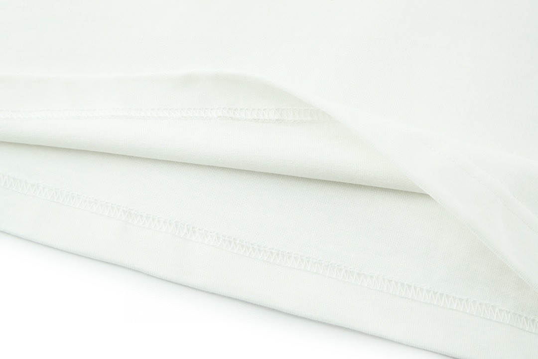 LOUIS VUITTON 路易威登 火焰字母logo涂鸦印花 短袖 圆领 T 恤 上衣 夏款 男女同款 白色 1A9T6P