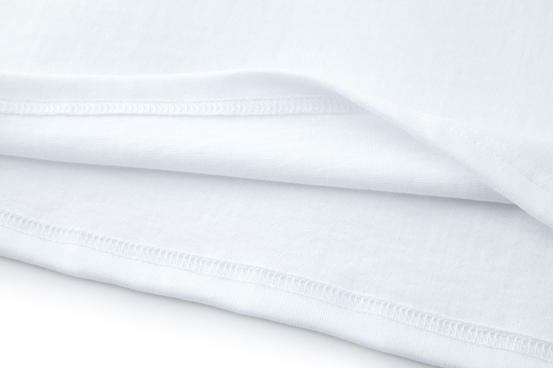 LOUIS VUITTON 路易威登 字母logo印花短袖 圆领 T 恤 上衣 夏款 男女同款 白色 