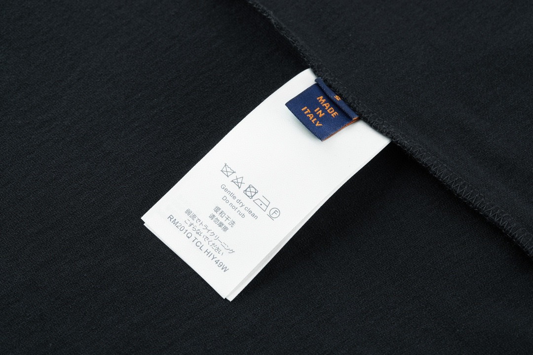 LOUIS VUITTON 路易威登 Planes 飞机印花短袖 圆领 T 恤 上衣 夏款 男女同款 黑色 1A5WE