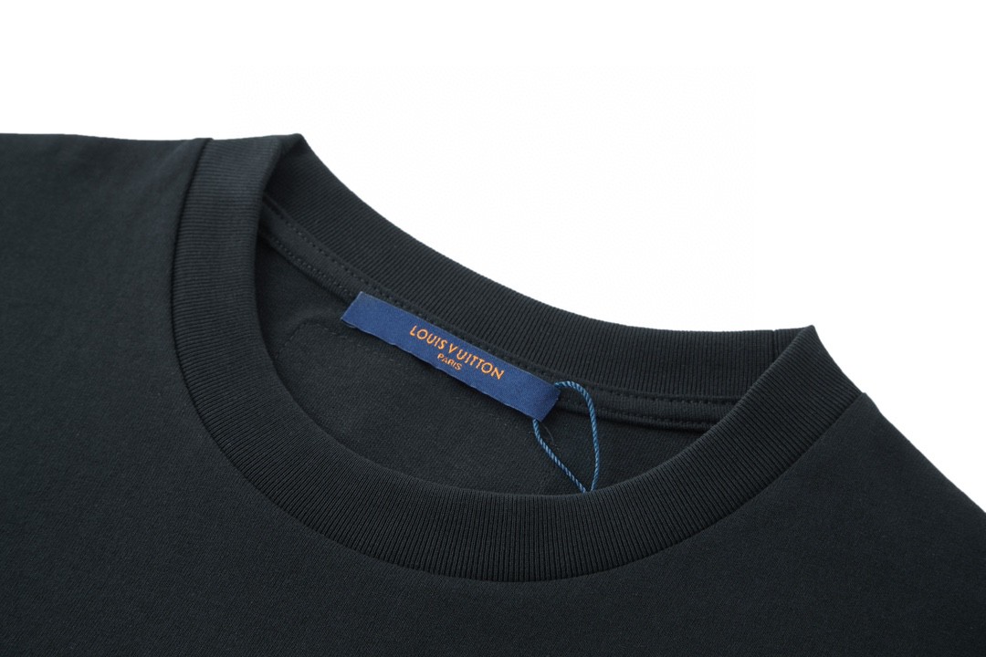 LOUIS VUITTON 路易威登 Planes 飞机印花短袖 圆领 T 恤 上衣 夏款 男女同款 黑色 1A5WE