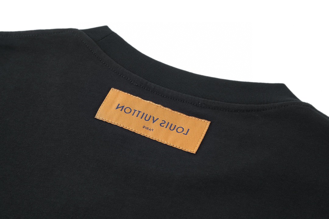 LOUIS VUITTON 路易威登 SS22 针脚印花刺绣 短袖 圆领 T 恤 上衣 夏款 男女同款 黑色 1A83R1