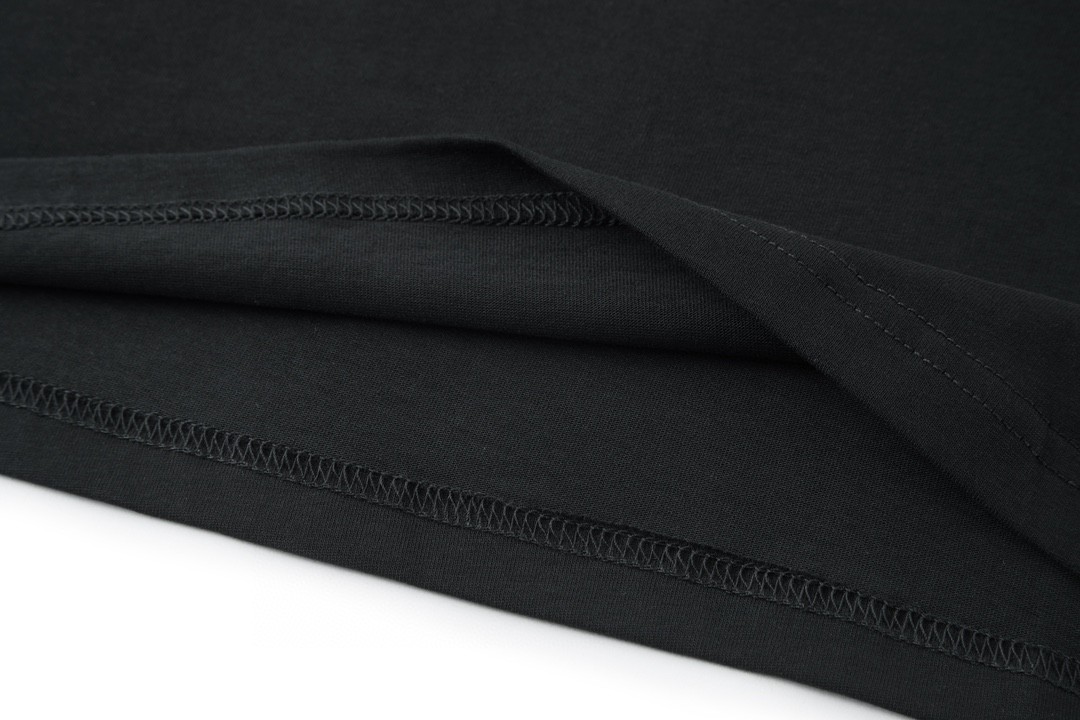 LOUIS VUITTON 路易威登 SS22 针脚印花刺绣 短袖 圆领 T 恤 上衣 夏款 男女同款 黑色 1A83R1