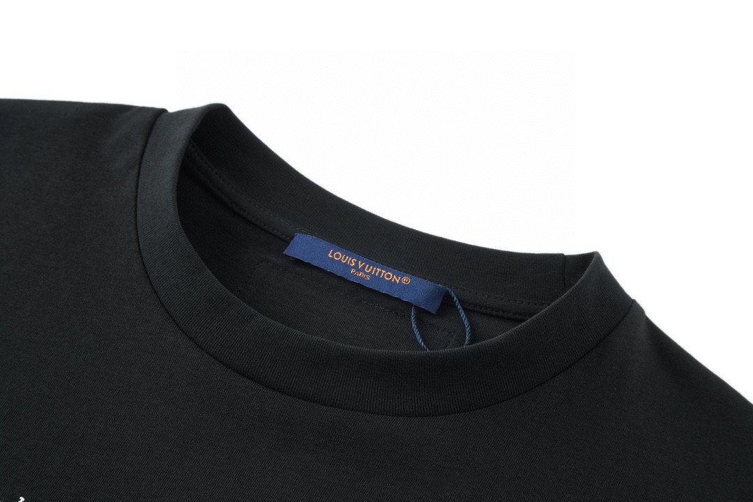 LOUIS VUITTON 路易威登 SS22 针脚印花刺绣 短袖 圆领 T 恤 上衣 夏款 男女同款 黑色 1A83R1
