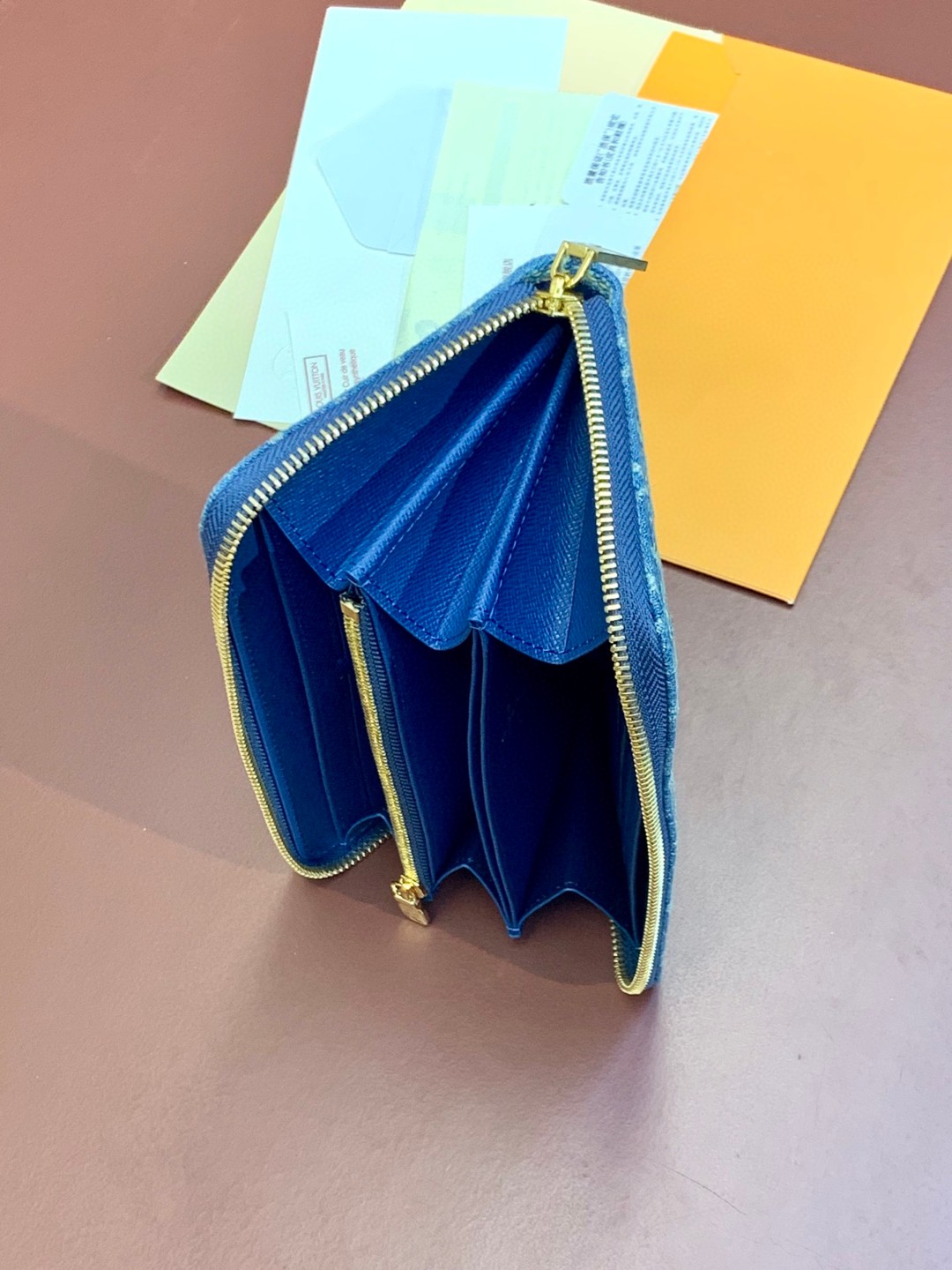 LOUIS VUITTON 路易威登 Zippy 字母徽标拉链开合牛仔布 零钱包 钱夹 钱包 蓝色 M82958