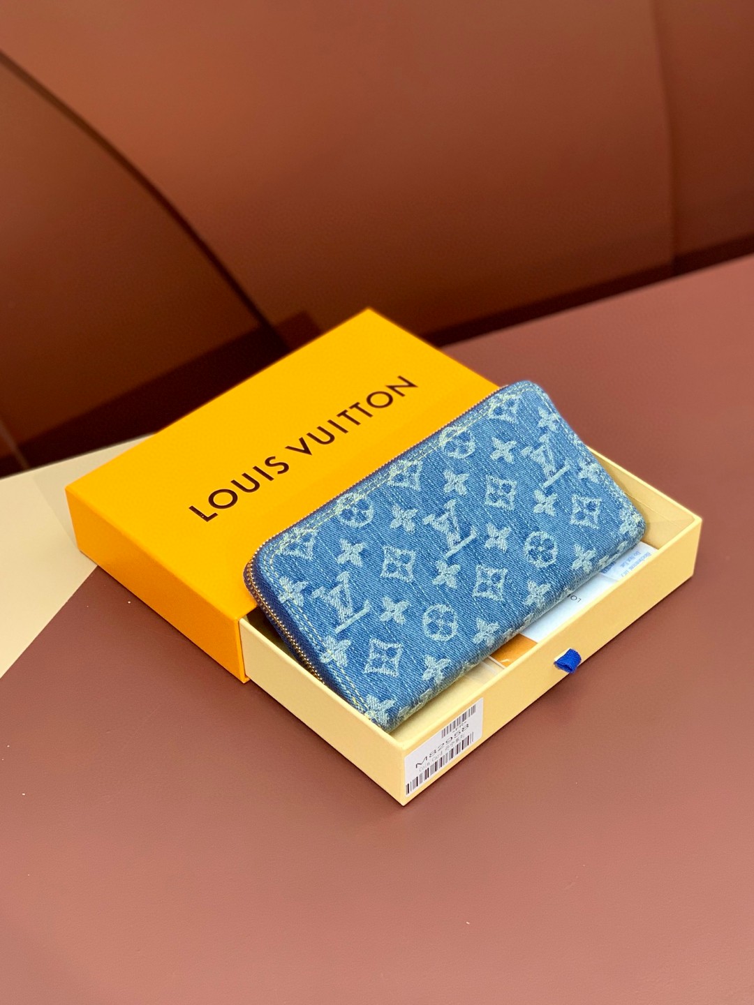 LOUIS VUITTON 路易威登 Zippy 字母徽标拉链开合牛仔布 零钱包 钱夹 钱包 蓝色 M82958
