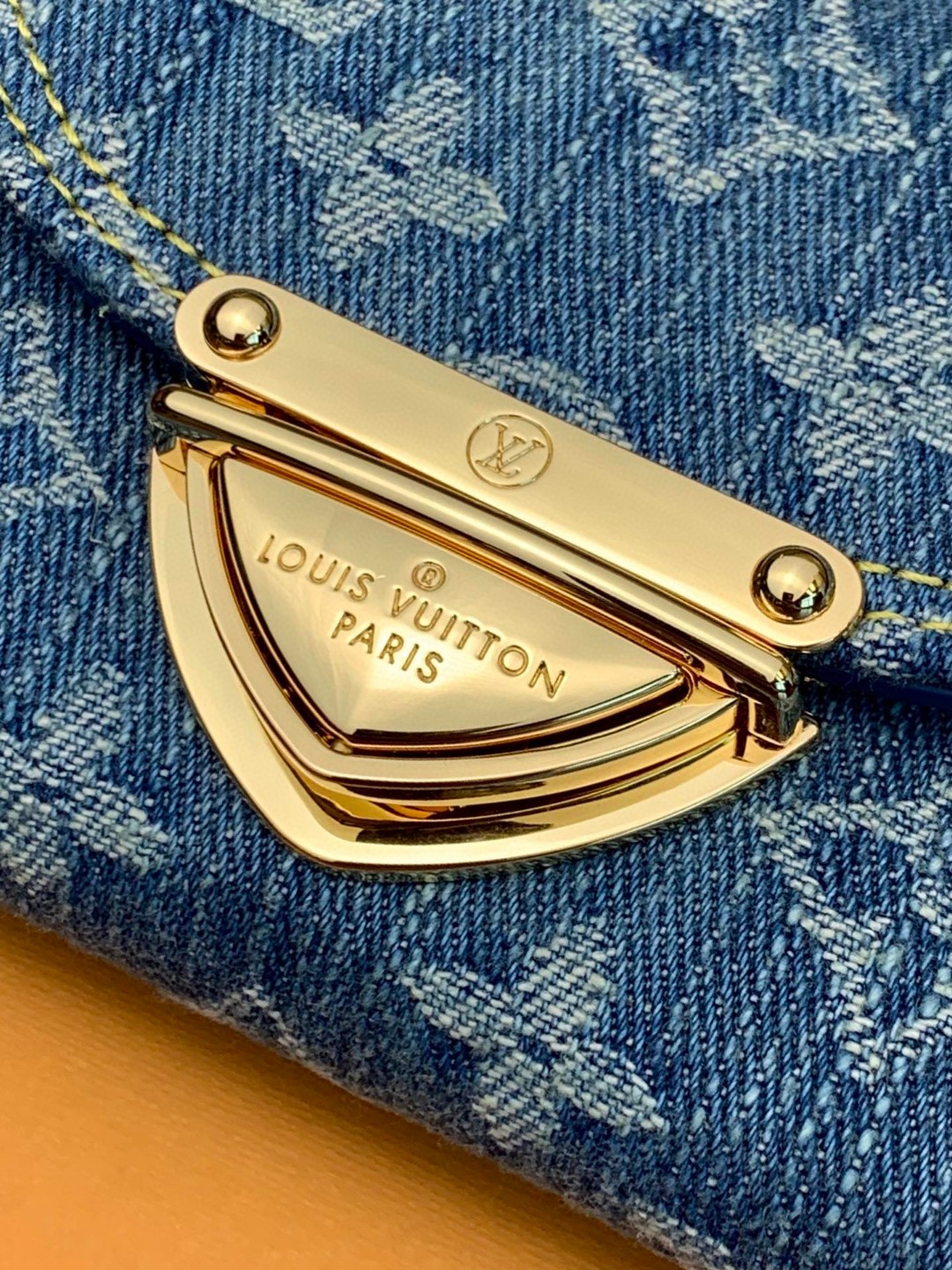 LOUIS VUITTON 路易威登 Victorine 锁扣拉链开合字母徽标牛仔布 零钱包 钱夹 钱包 蓝色 M82959