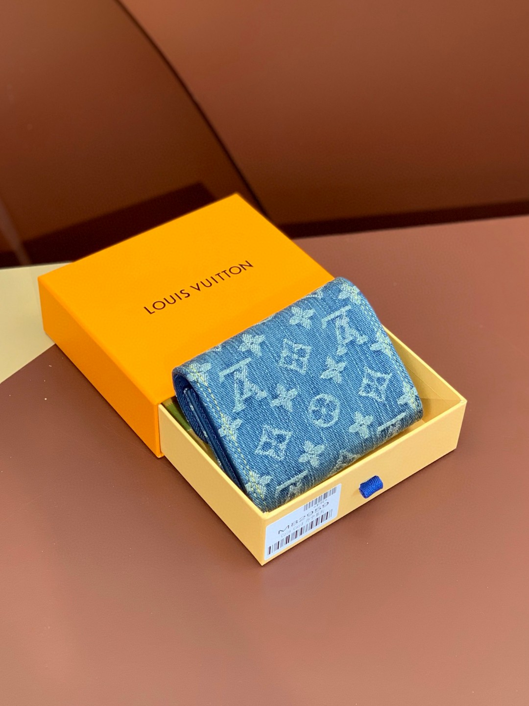 LOUIS VUITTON 路易威登 Victorine 锁扣拉链开合字母徽标牛仔布 零钱包 钱夹 钱包 蓝色 M82959