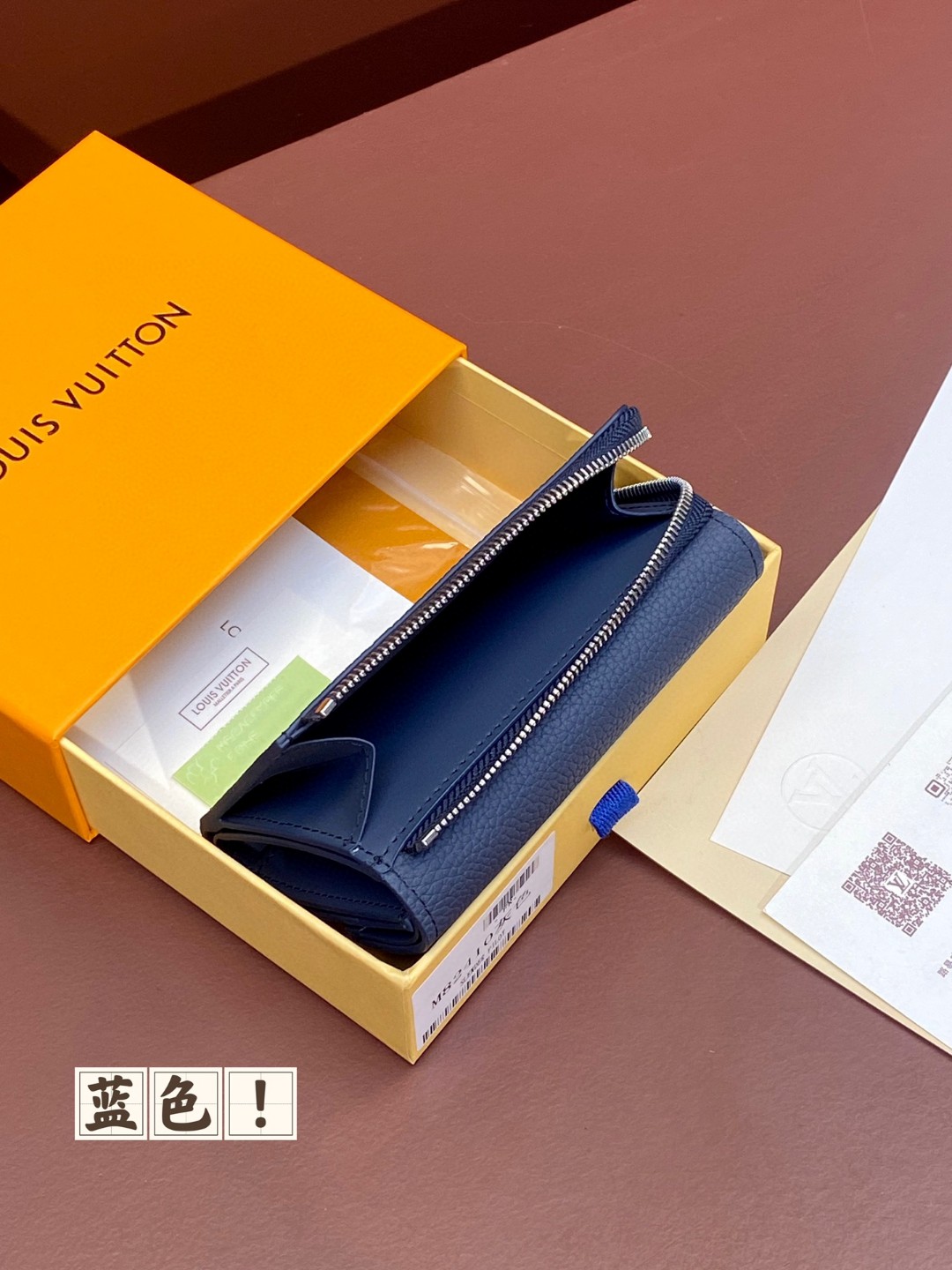LOUIS VUITTON 路易威登 Portefeuil Pilot 金属字母徽标翻盖拉链开合牛皮革 钱夹 钱包 蓝色 M82410