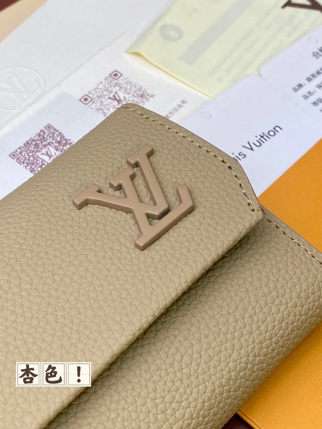 LOUIS VUITTON 路易威登 Portefeuil Pilot 金属字母徽标翻盖拉链开合牛皮革 钱夹 钱包 杏色 M82410