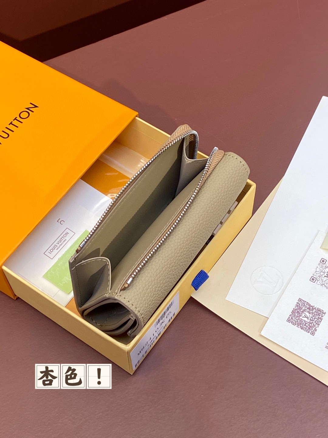 LOUIS VUITTON 路易威登 Portefeuil Pilot 金属字母徽标翻盖拉链开合牛皮革 钱夹 钱包 杏色 M82410