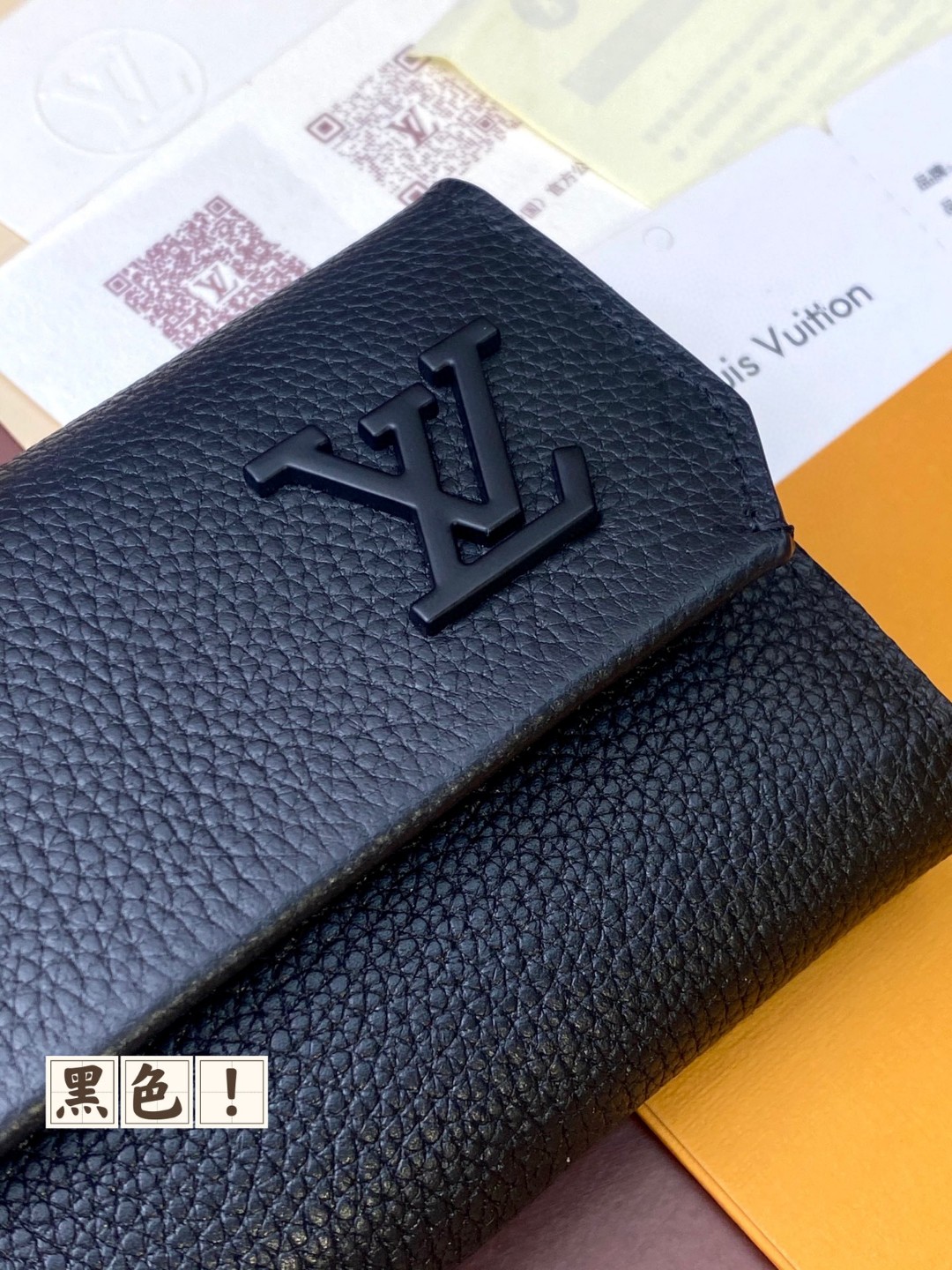LOUIS VUITTON 路易威登 Portefeuil Pilot 金属字母徽标翻盖拉链开合牛皮革 钱夹 钱包 黑色 M82410