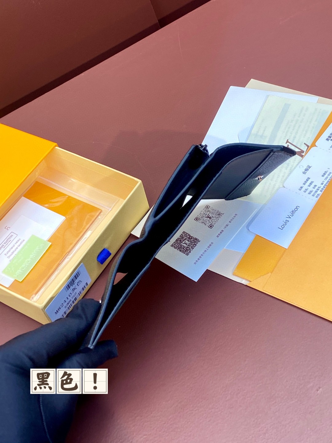 LOUIS VUITTON 路易威登 Portefeuil Pilot 金属字母徽标翻盖拉链开合牛皮革 钱夹 钱包 黑色 M82410