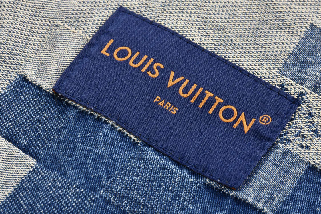 LOUIS VUITTON 路易威登 SS24 菲董联名 马赛克效果翻领牛仔外套 牛仔衣 上衣 夹克 蓝色 1AFHUW