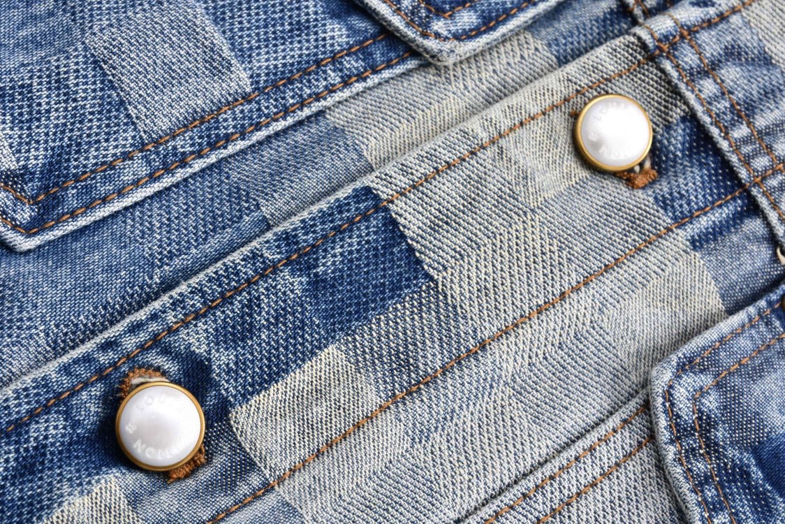 LOUIS VUITTON 路易威登 SS24 菲董联名 马赛克效果翻领牛仔外套 牛仔衣 上衣 夹克 蓝色 1AFHUW