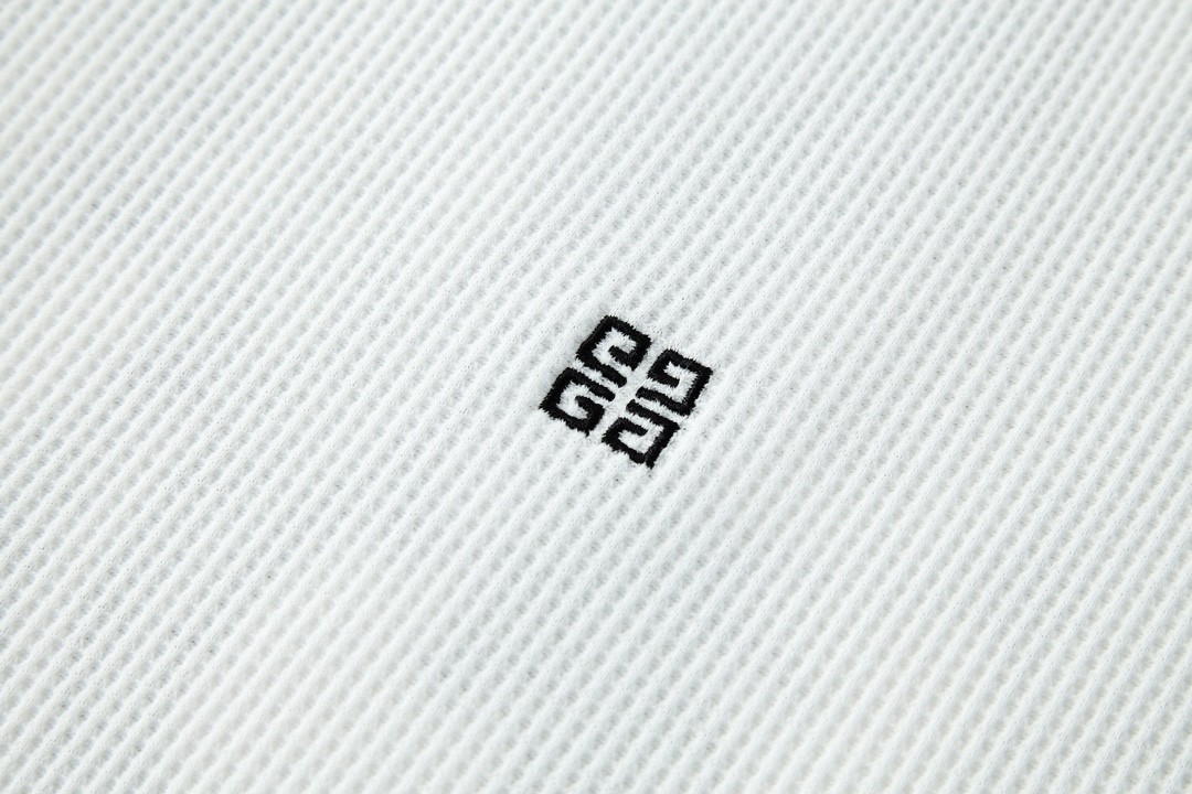 Givenchy 纪梵希 龙年限定 图案刺绣 华夫格卫衣 套头 长袖 秋冬款 白色 