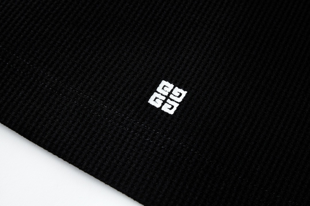 Givenchy 纪梵希 龙年限定 图案刺绣 华夫格卫衣 套头 长袖 秋冬款 黑色 BM71KP3YHT-001