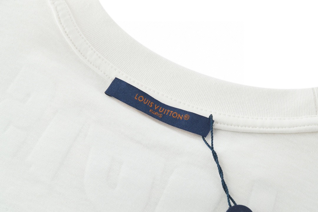 LOUIS VUITTON 路易威登 NBA 联名款 Logo字母印花 短袖 圆领 T 恤 上衣 夏款 白色 1A8X8R