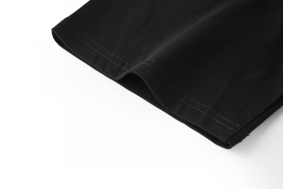 LOUIS VUITTON 路易威登 字母Logo刺绣 短袖 圆领 T 恤 上衣 夏款 黑色 1AA53Y