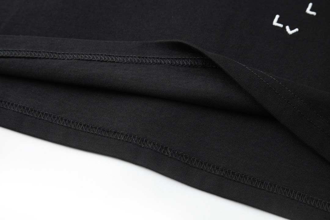 LOUIS VUITTON 路易威登 字母Logo刺绣 短袖 圆领 T 恤 上衣 夏款 黑色 1AA53Y