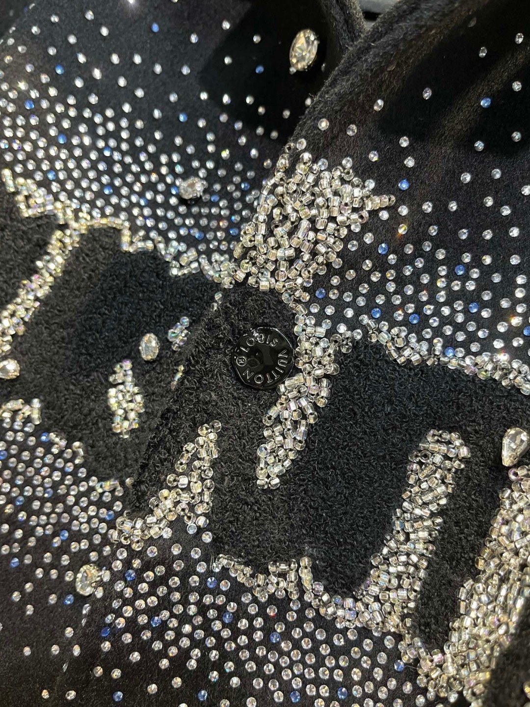 高定系列 LOUIS VUITTON 路易威登 字母珠饰刺绣拼接皮袖 夹克 棒球服 外套 长袖 黑色 1ABZIZ