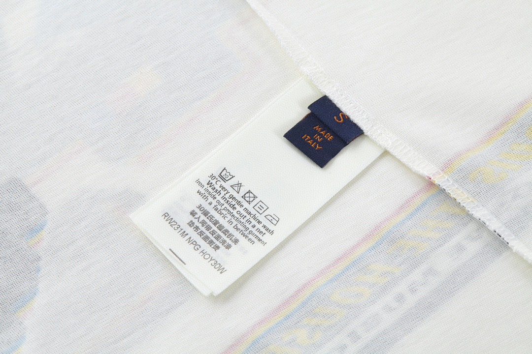 LOUIS VUITTON 乐队海报图案印花 短袖 圆领 T 恤 上衣 夏款 白色 1AATZG