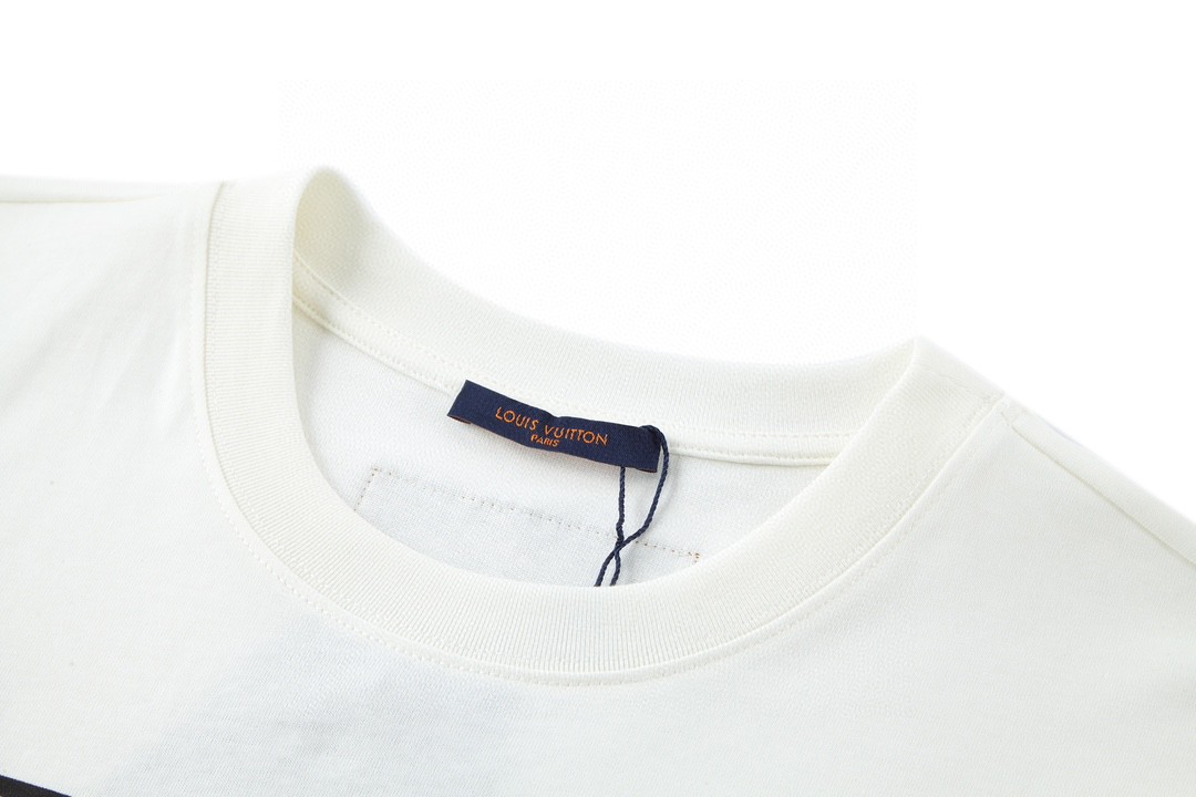 LOUIS VUITTON 乐队海报图案印花 短袖 圆领 T 恤 上衣 夏款 白色 1AATZG