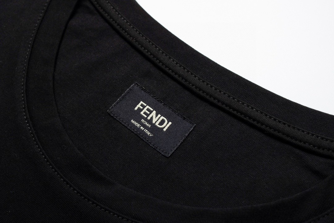 FENDI 芬迪 纯色字母logo徽标图案 圆领 T 恤 短袖 上衣 夏款 黑色 FY0894A28UF0QA1