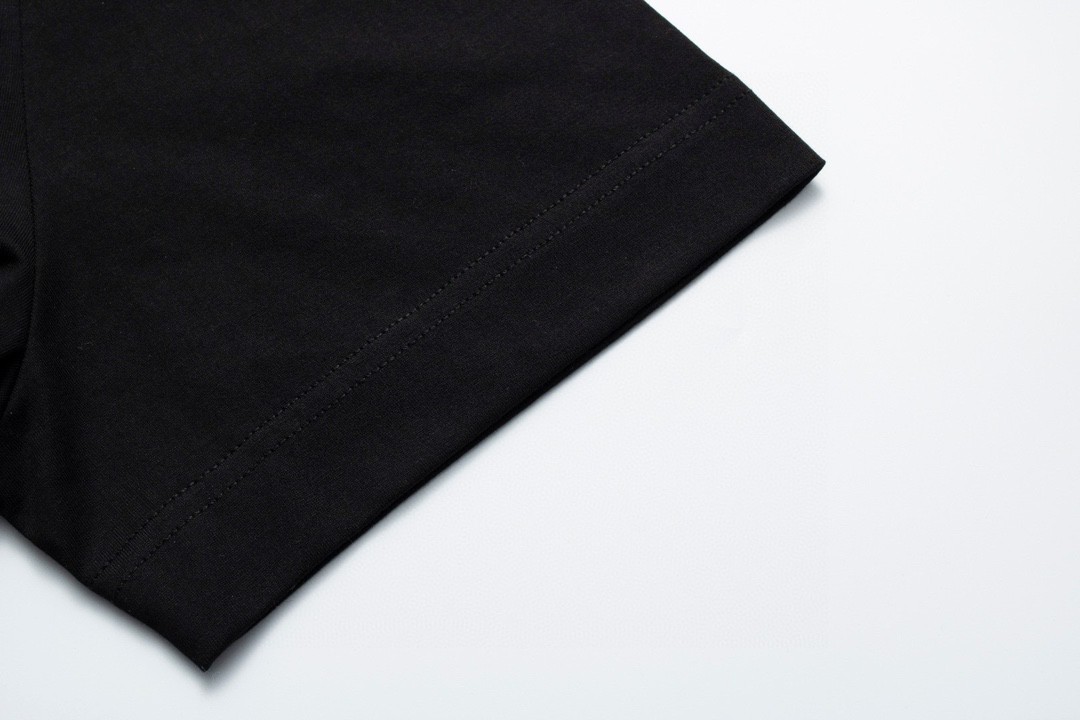 FENDI 芬迪 纯色字母logo徽标图案 圆领 T 恤 短袖 上衣 夏款 黑色 FY0894A28UF0QA1