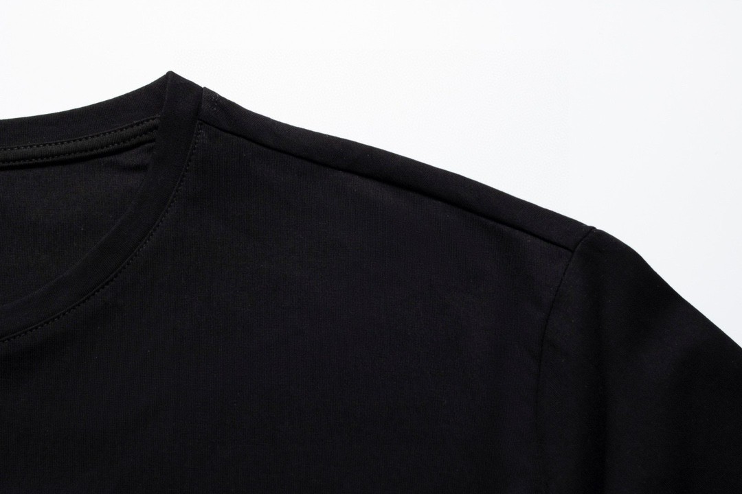 FENDI 芬迪 纯色字母logo徽标图案 圆领 T 恤 短袖 上衣 夏款 黑色 FY0894A28UF0QA1