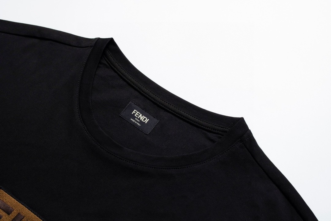 FENDI 芬迪 纯色字母logo徽标图案 圆领 T 恤 短袖 上衣 夏款 黑色 FY0894A28UF0QA1