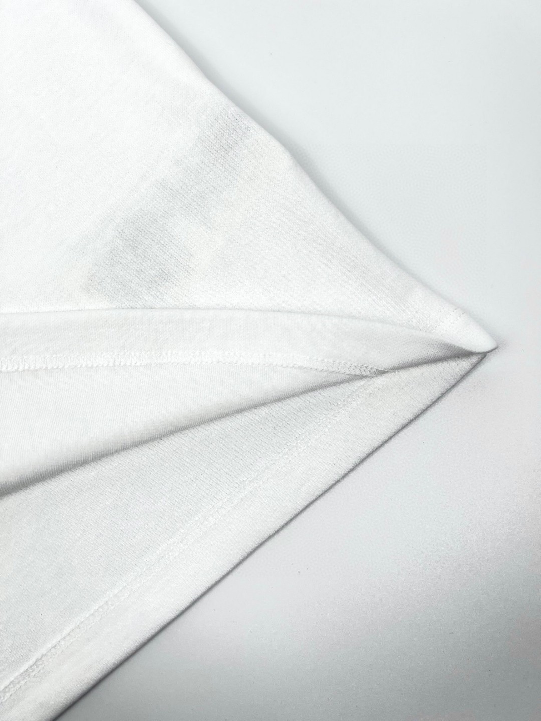 FENDI 芬迪 字母logo印花 圆领 T 恤 短袖 上衣 夏款 白色 FS9626AQFZF0ZNM