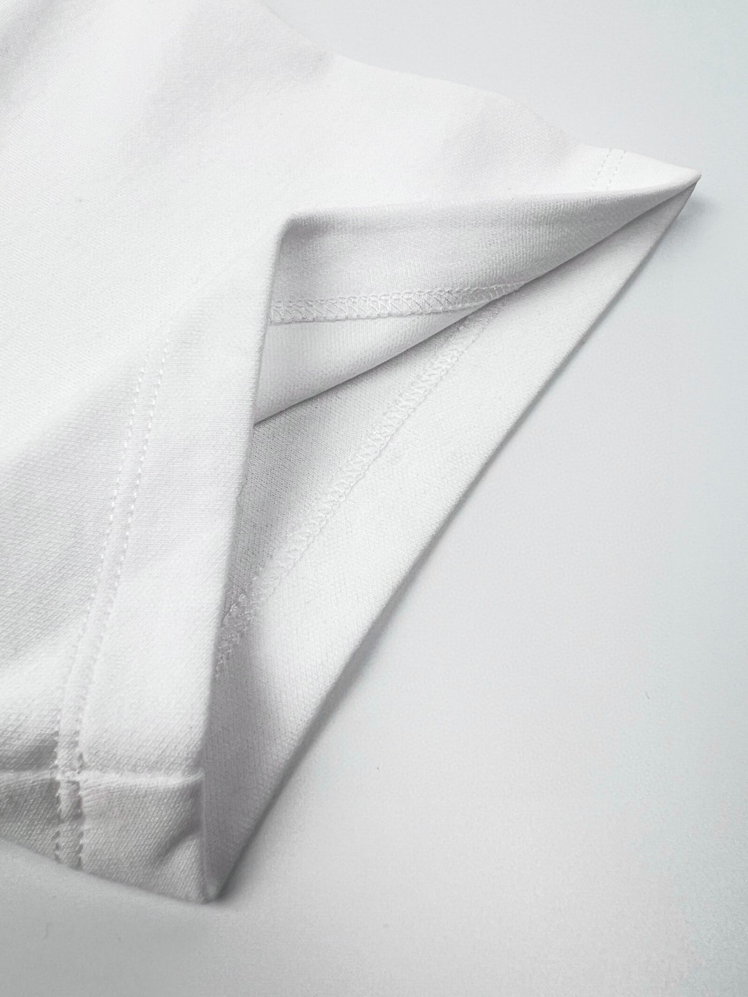 FENDI 芬迪 字母logo印花 圆领 T 恤 短袖 上衣 夏款 白色 FS9626AQFZF0ZNM