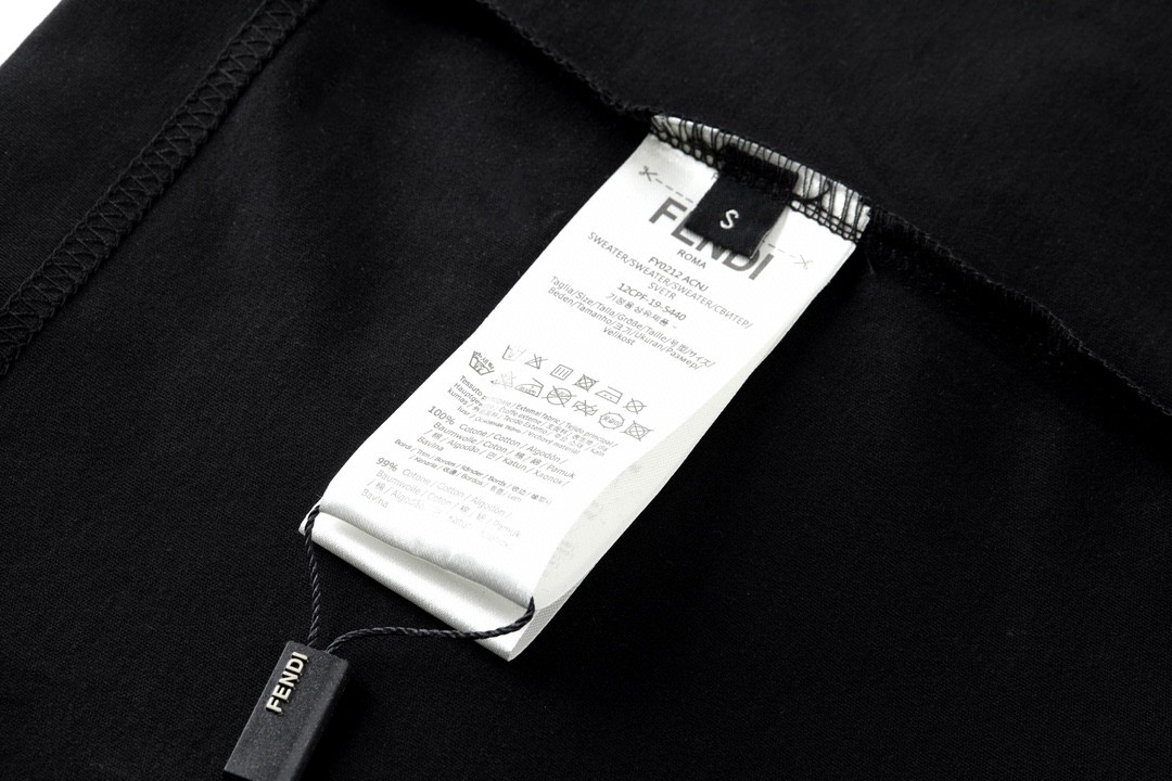 FENDI 芬迪 纯色徽标图案 圆领 T 恤 短袖 上衣 夏款 黑色 FY0936AQJEF0-QA1