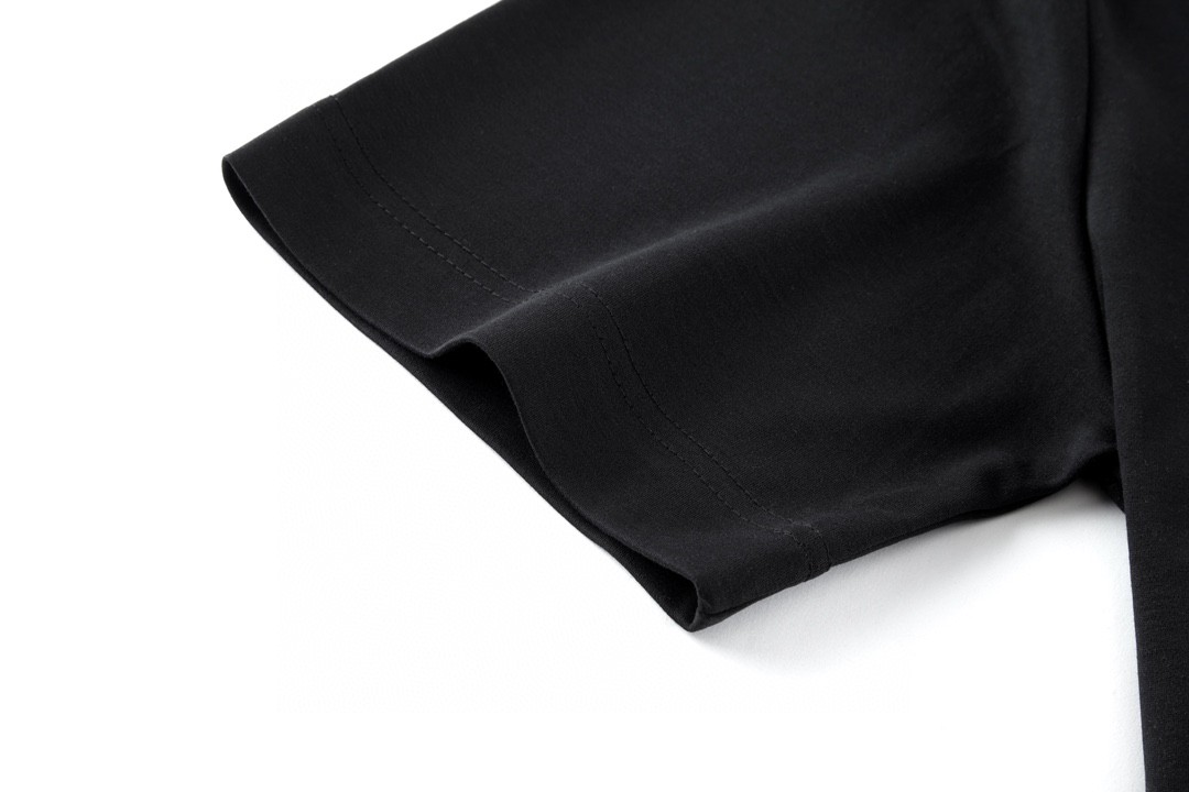 FENDI 芬迪 纯色徽标图案 圆领 T 恤 短袖 上衣 夏款 黑色 FY0936AQJEF0-QA1