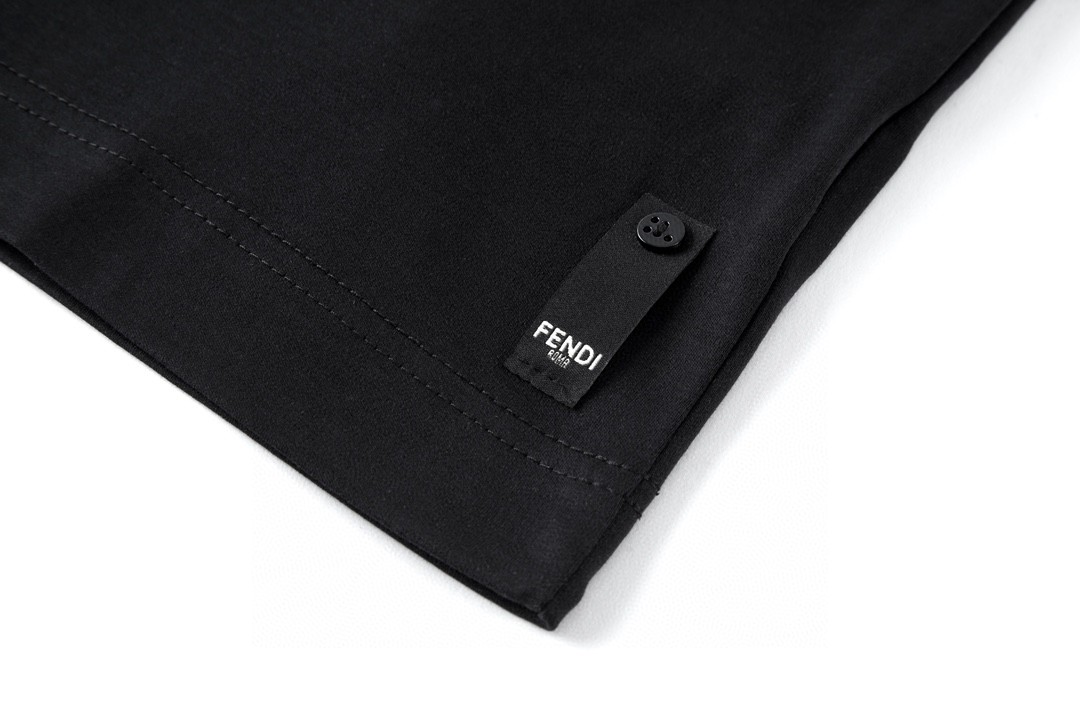 FENDI 芬迪 纯色徽标图案 圆领 T 恤 短袖 上衣 夏款 黑色 FY0936AQJEF0-QA1