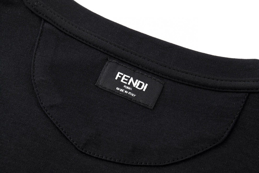 FENDI 芬迪 纯色徽标图案 圆领 T 恤 短袖 上衣 夏款 黑色 FY0936AQJEF0-QA1
