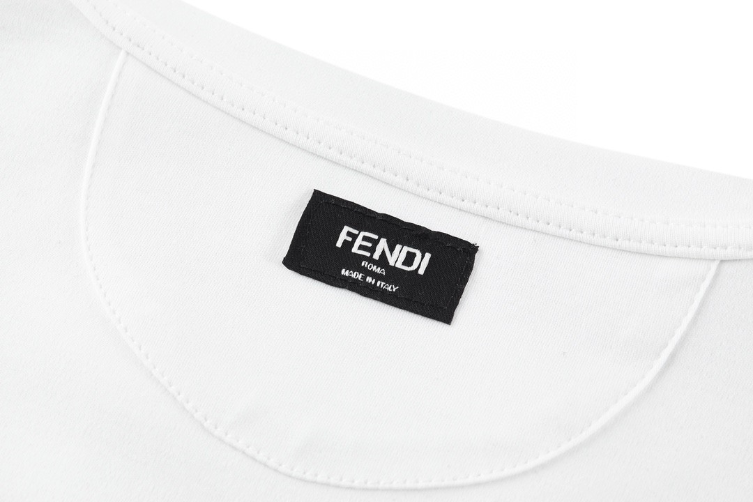 FENDI 芬迪 纯色徽标图案 圆领 T 恤 短袖 上衣 夏款 白色 FY0936AQJEF-0QA0