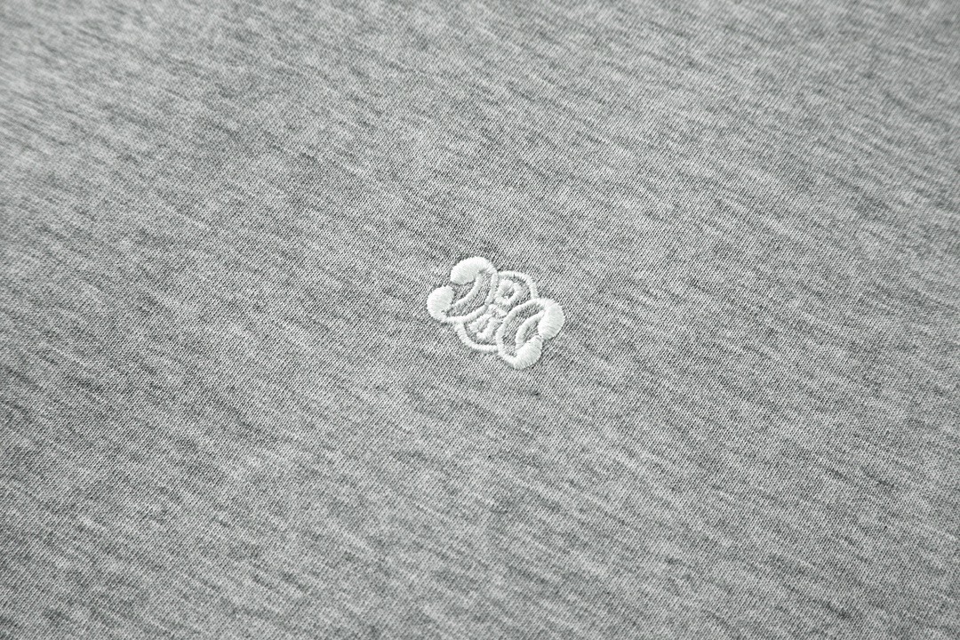 CELINE 赛琳 纯色刺绣徽标 T恤 圆领 短袖 夏款 男女同款 灰色 2X04I671Q-09MO