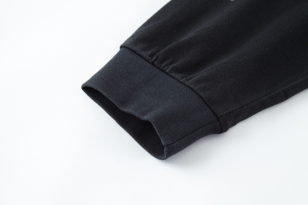 Balenciaga 巴黎世家 New Year 新年系列 字母印花 卫衣 T恤 圆领 长袖 黑色 699191TPVO31569