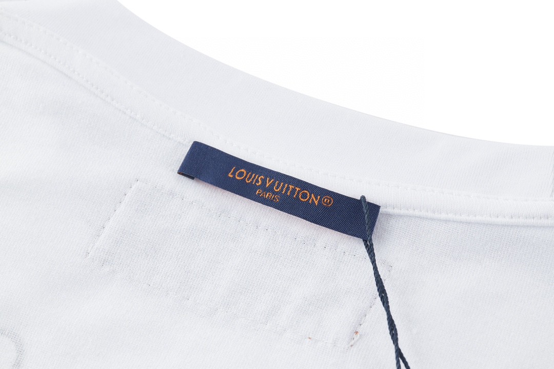 LOUIS VUITTON 路易威登 积雪字母logo 短袖 圆领 T 恤 上衣 夏款 白色 1AB74Y