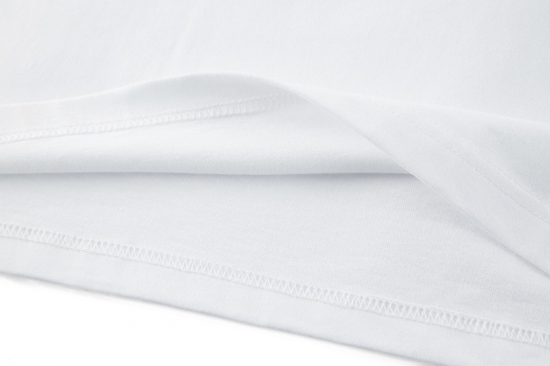 LOUIS VUITTON 路易威登 积雪字母logo 短袖 圆领 T 恤 上衣 夏款 白色 1AB74Y